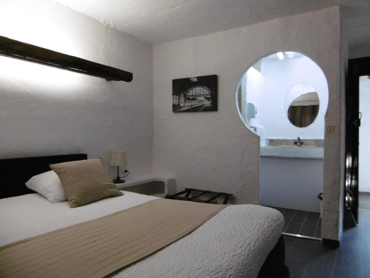 Le Relais Des Vieilles Postes Hotell Les Avenières Eksteriør bilde